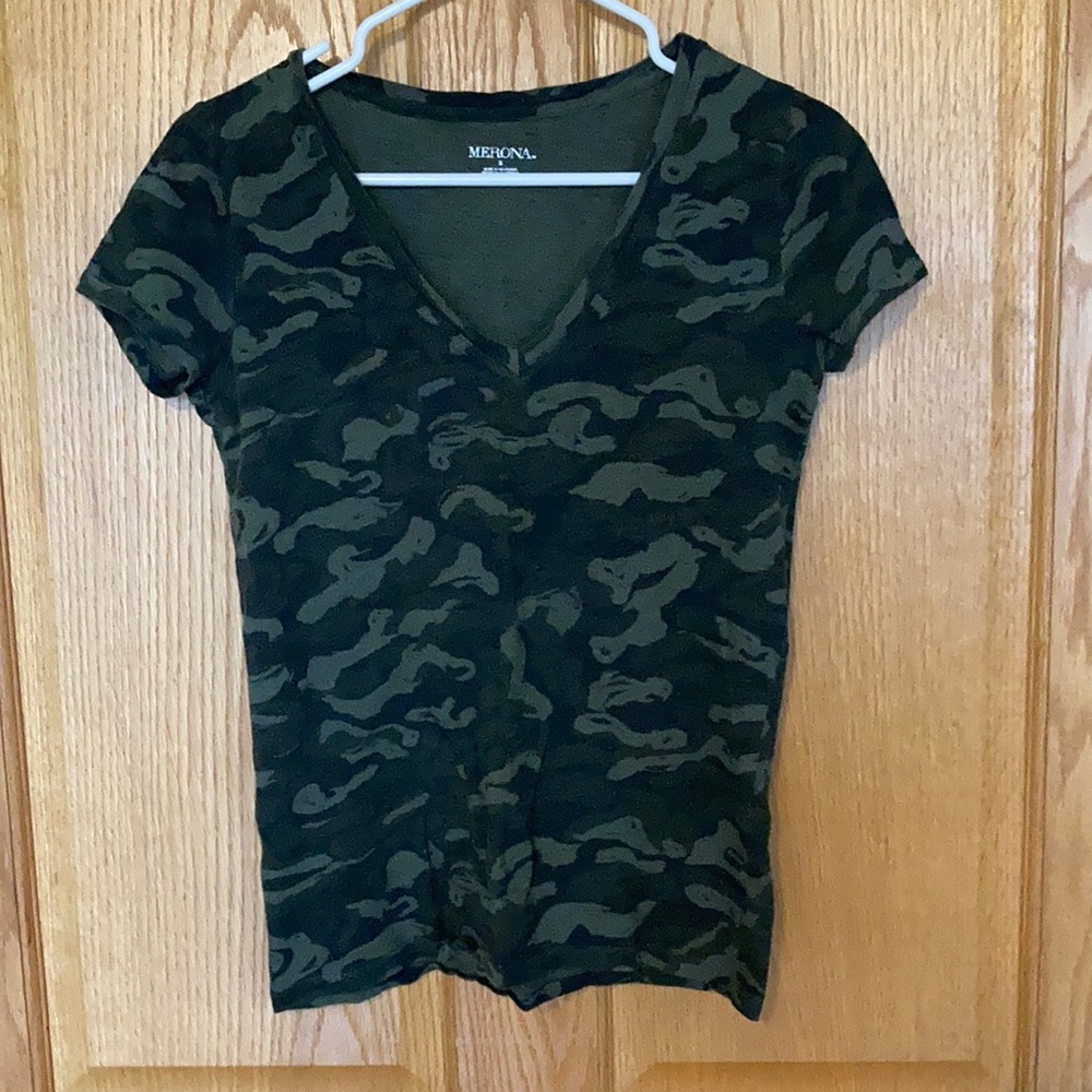 Merona cammo T-shirt